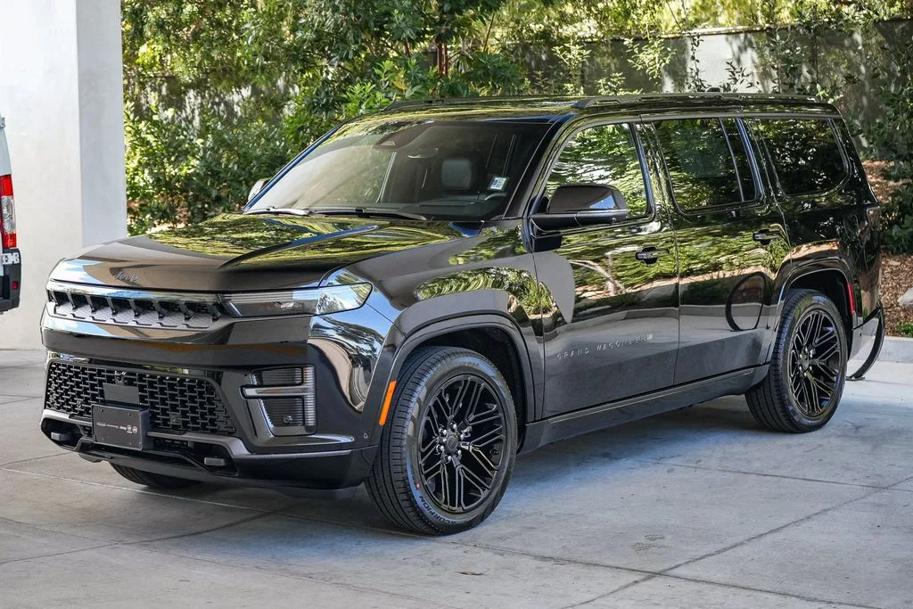 New 2026 High Gloss Black Jeep Limited Reserve image 3