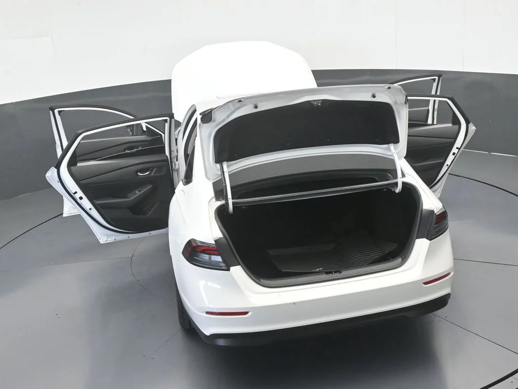 Used 2024 White Honda EX image 65
