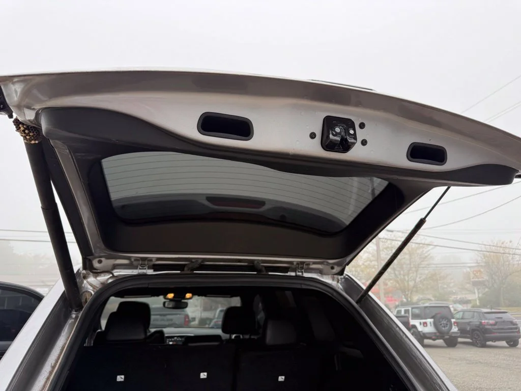 Used 2018 Silver Jeep Altitude image 25