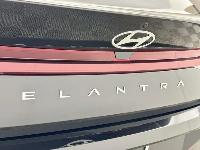 New 2026 Hyundai ELANTRA SE