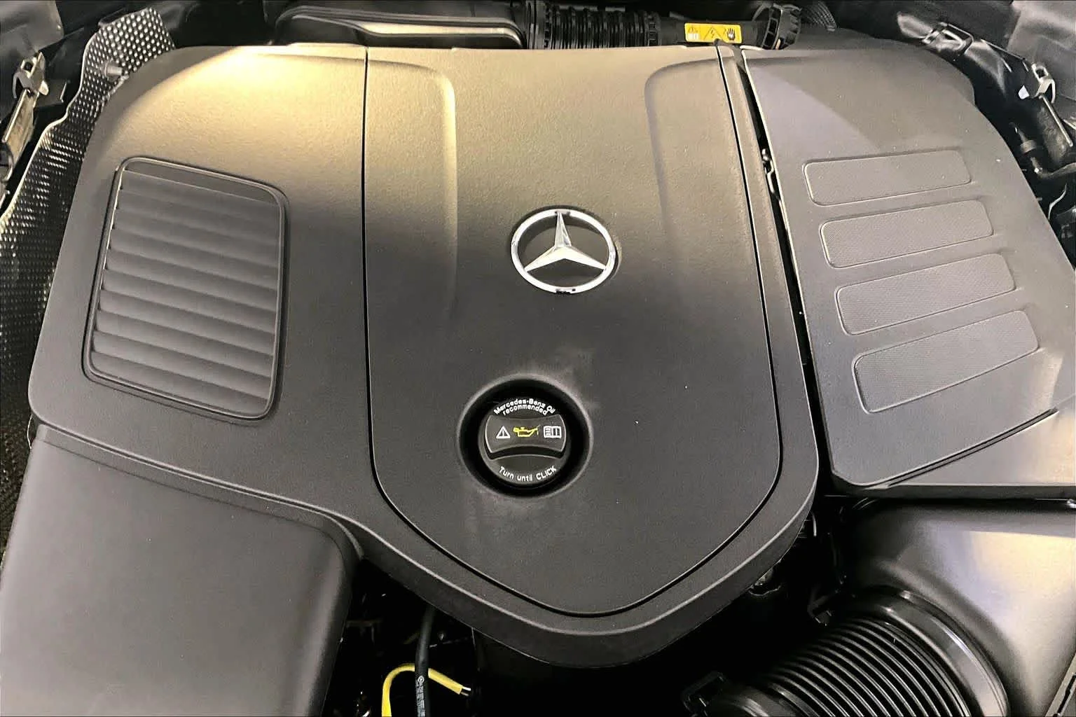 New 2026 MANUFAKTUR Moonlight White Metallic Mercedes-Benz GLC 300 image 15