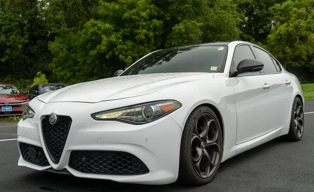 Used 2021 White Alfa Romeo Ti Sport image 4