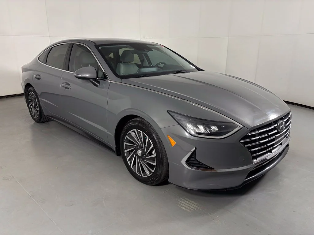 Used 2022 Gray Hyundai SEL image 2
