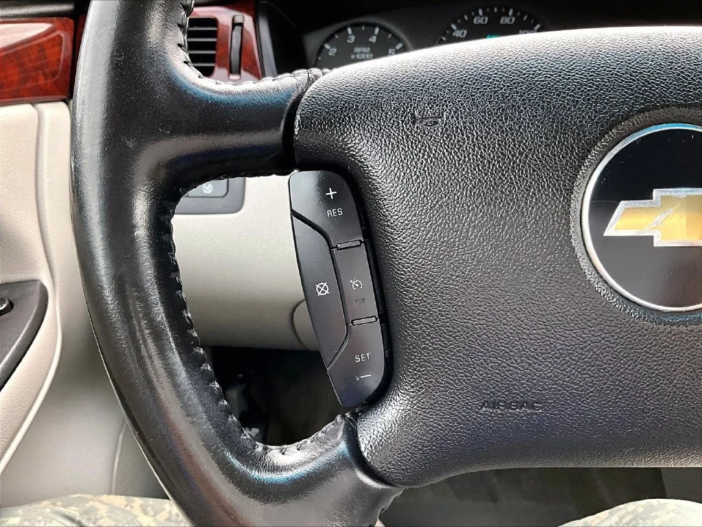 Used 2009 Blue Chevrolet LS image 12