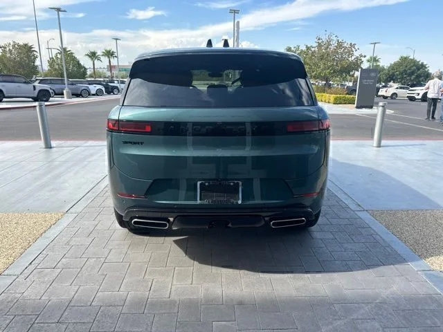 Used 2025 Green Land Rover Dynamic SE image 6