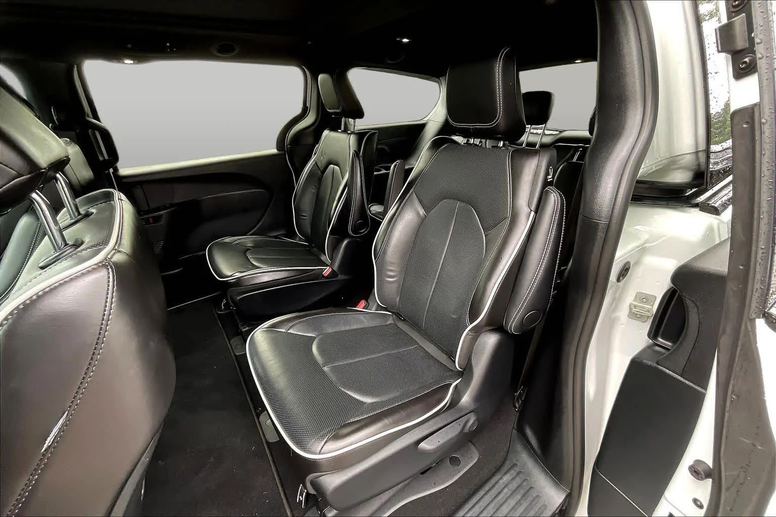 Used 2024 Bright White Clearcoat Chrysler Hybrid Premium S Appearance Pkg image 20