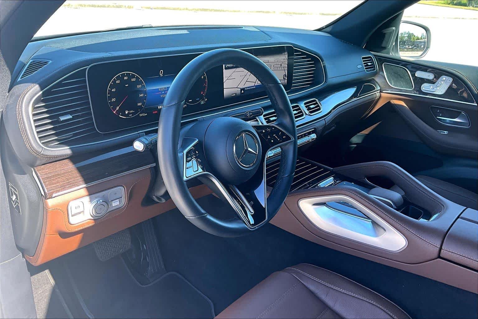Certified Used 2025 MANUFAKTUR Moonlight White Metallic Mercedes-Benz GLE 450 image 18