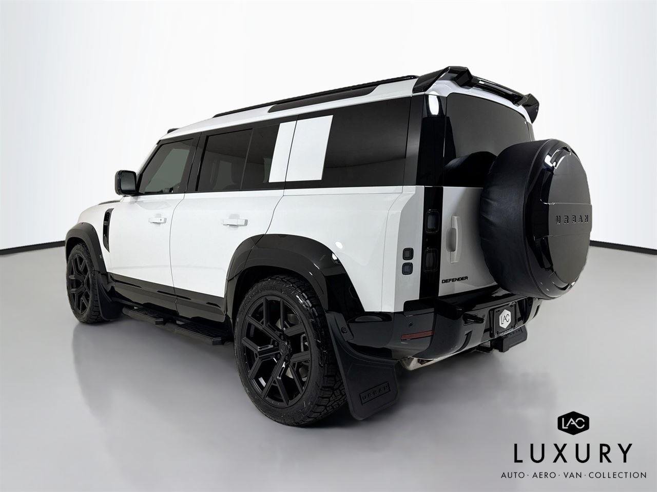 Used 2026 Fuji White Land Rover X-Dynamic SE | Urban Widetrack Build image 8