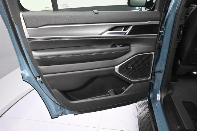New 2026 Steel Blue Exterior Paint Jeep Limited Altitude image 25