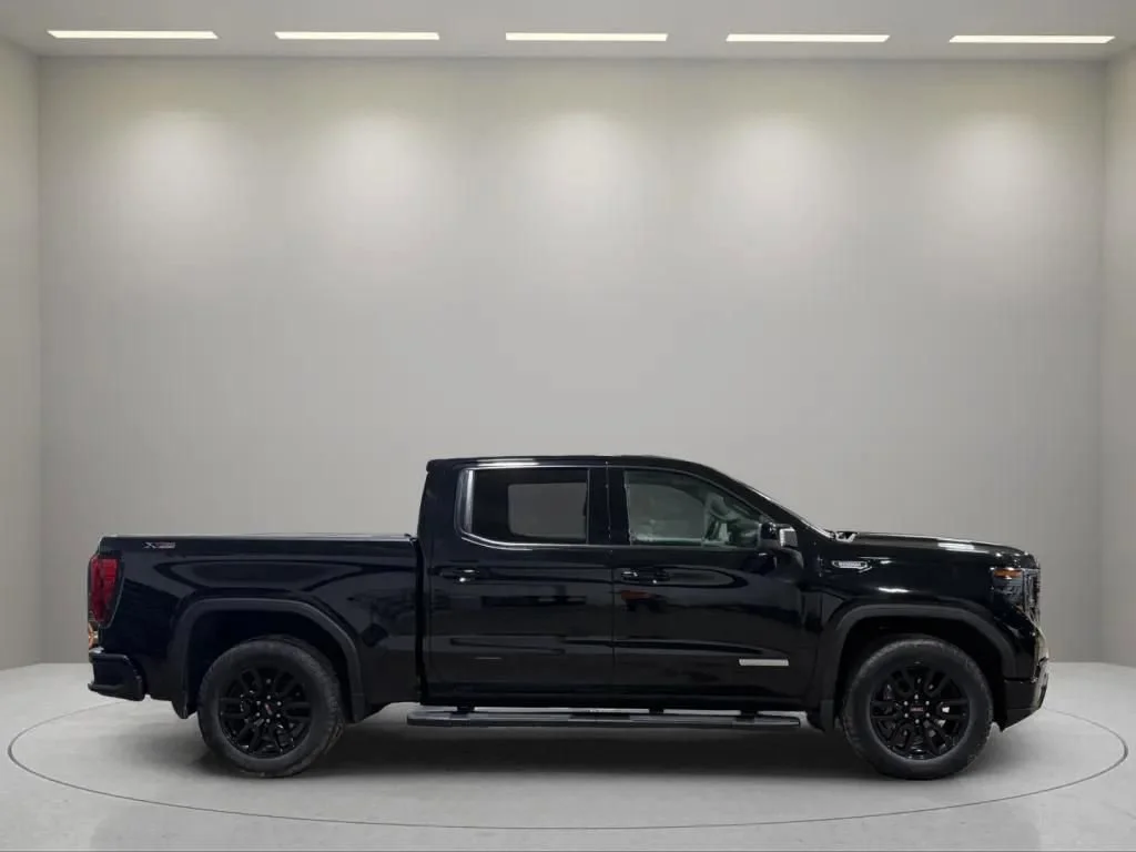 Used 2024 Onyx Black GMC Elevation image 7