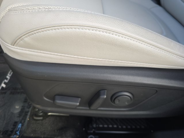 Used 2025 White Hyundai Limited image 12