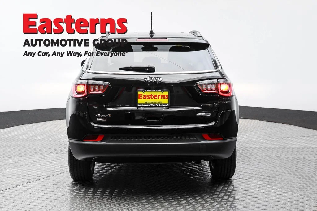 Used 2022 Black Jeep Latitude image 6