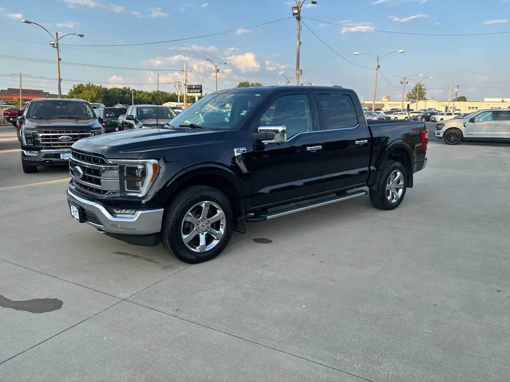Used 2023 Agate Black Metallic Ford LARIAT image 3