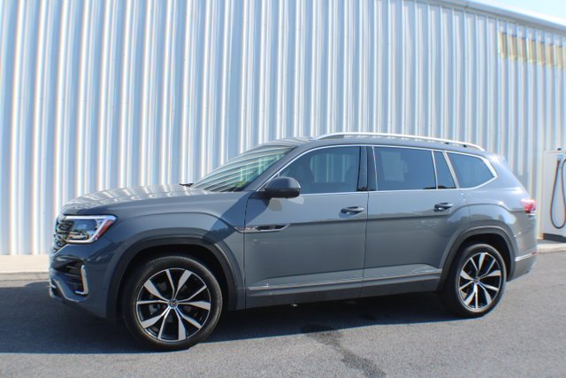 Used 2025  Volkswagen 2.0T SEL Premium R-Line image 4