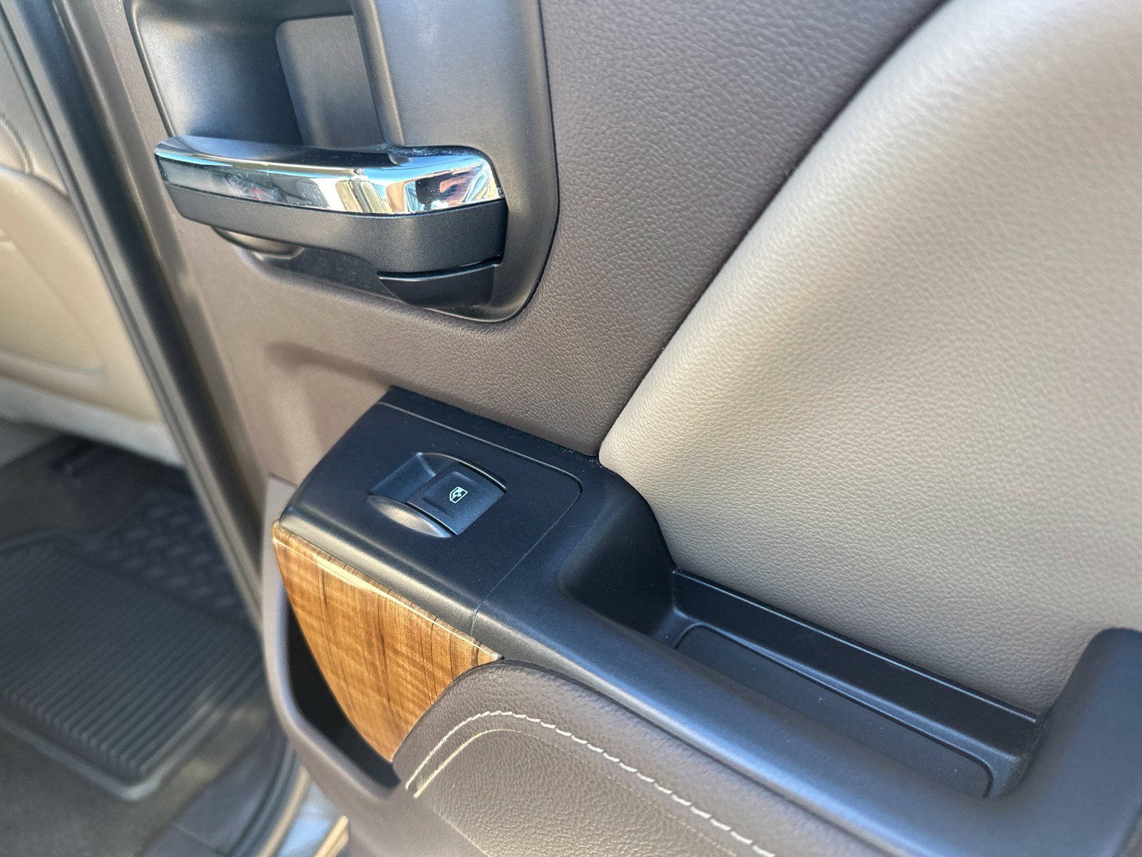 Used 2014 Brown GMC SLE image 26