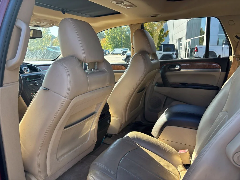 Used 2011  Buick CXL image 7