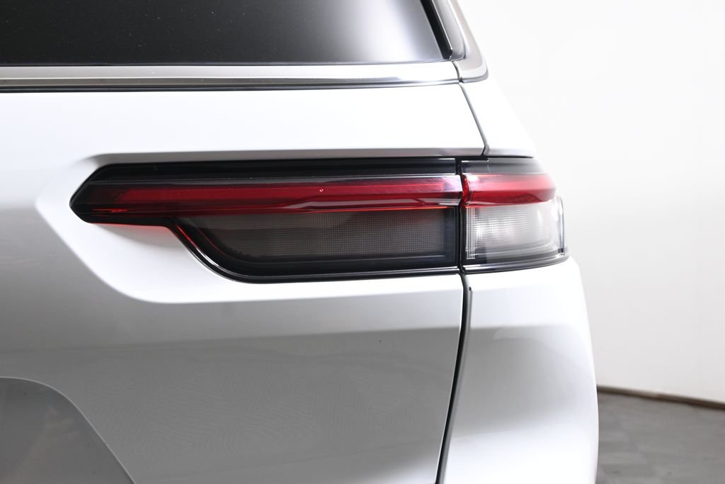 2024 Jeep Grand Cherokee L Laredo - Photo 13