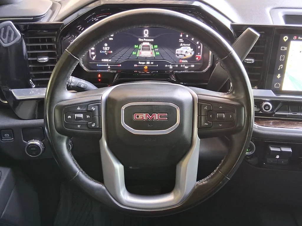 Used 2025 Summit White GMC Elevation image 11