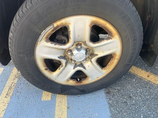 Used 2012 Green Toyota Base image 9