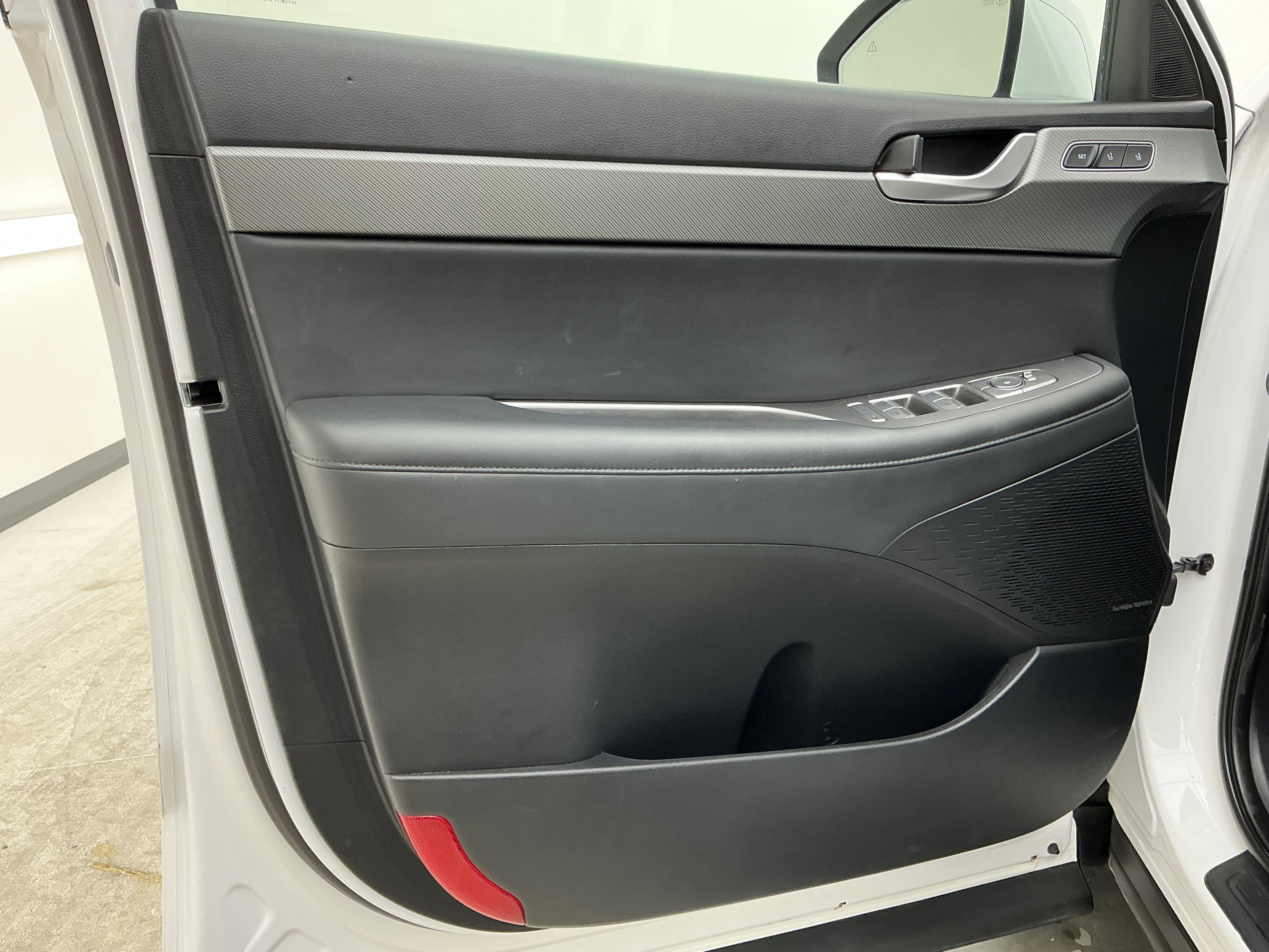 Used 2023 Hyper White Hyundai SEL image 15
