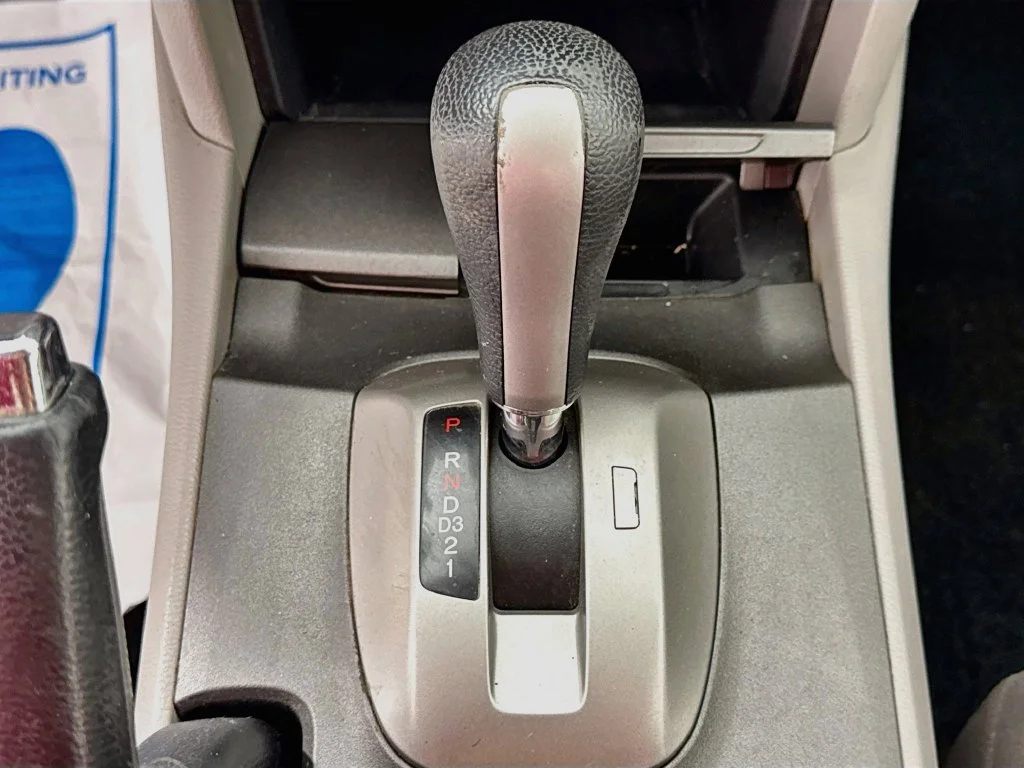 Used 2012 Alabaster Silver Metallic Honda LX image 19