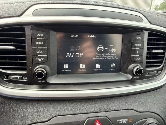 Used 2020 White Kia L image 16