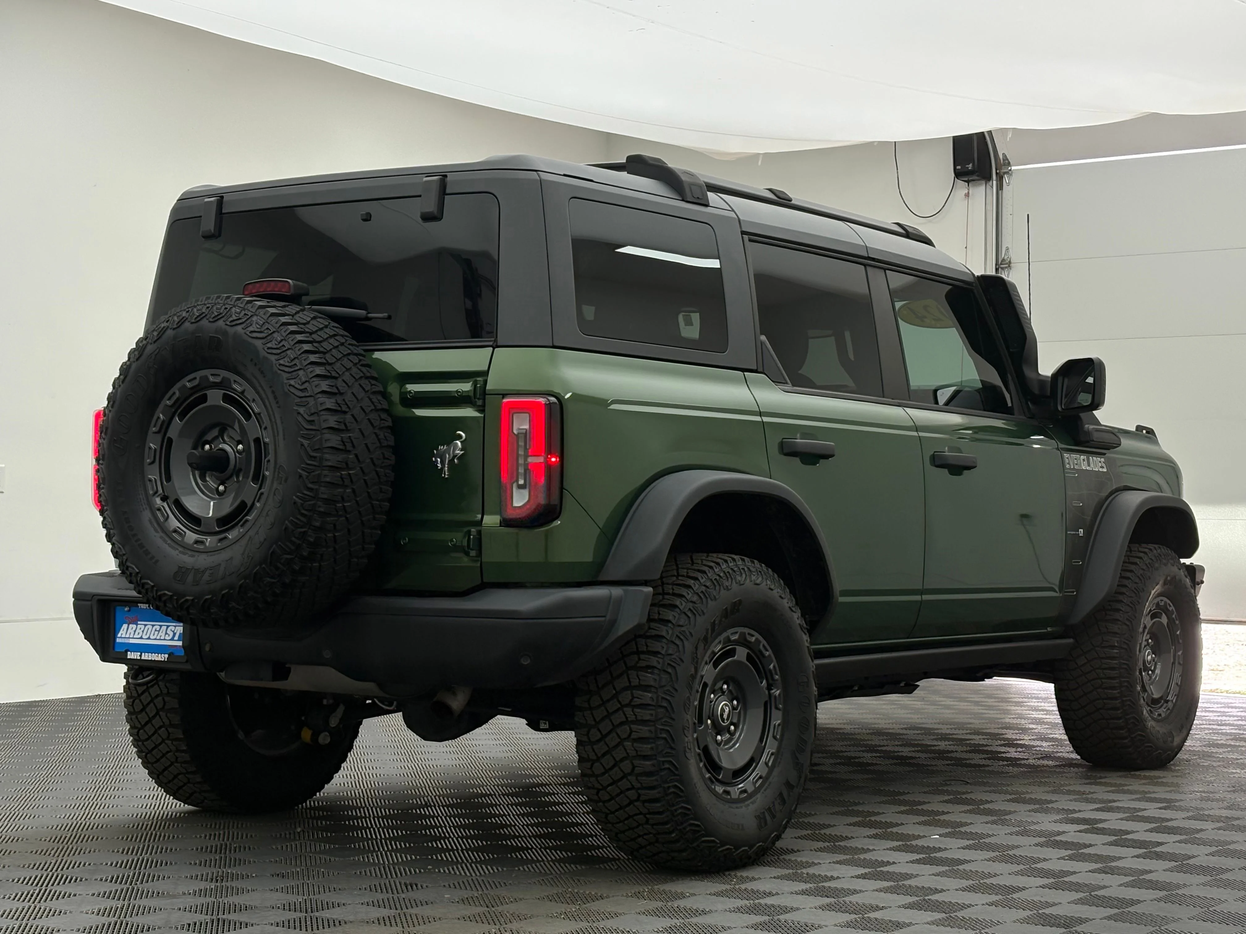 Used 2024 Green Metallic Ford Everglades image 6
