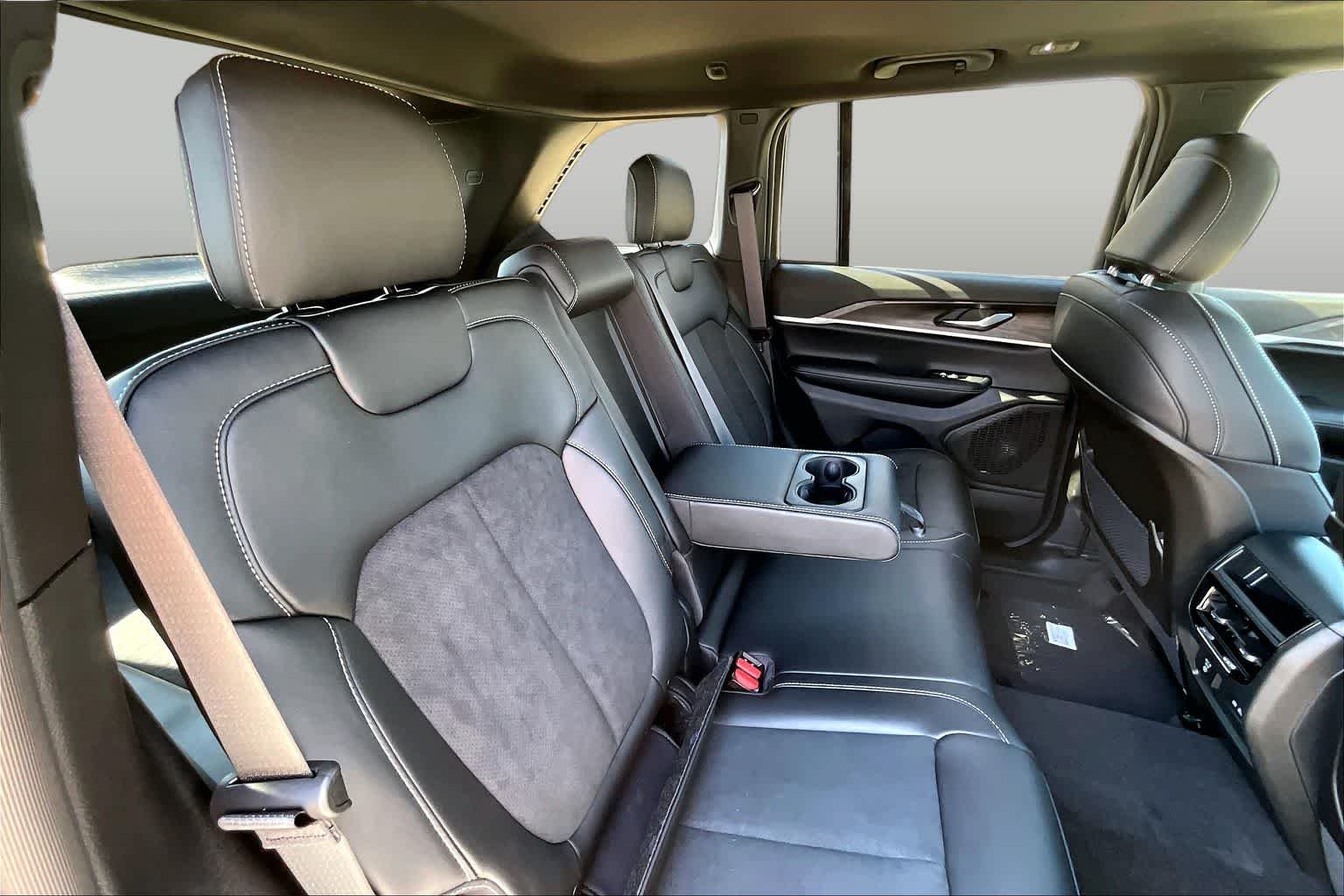 2026 Jeep Grand Cherokee Laredo - Photo 22