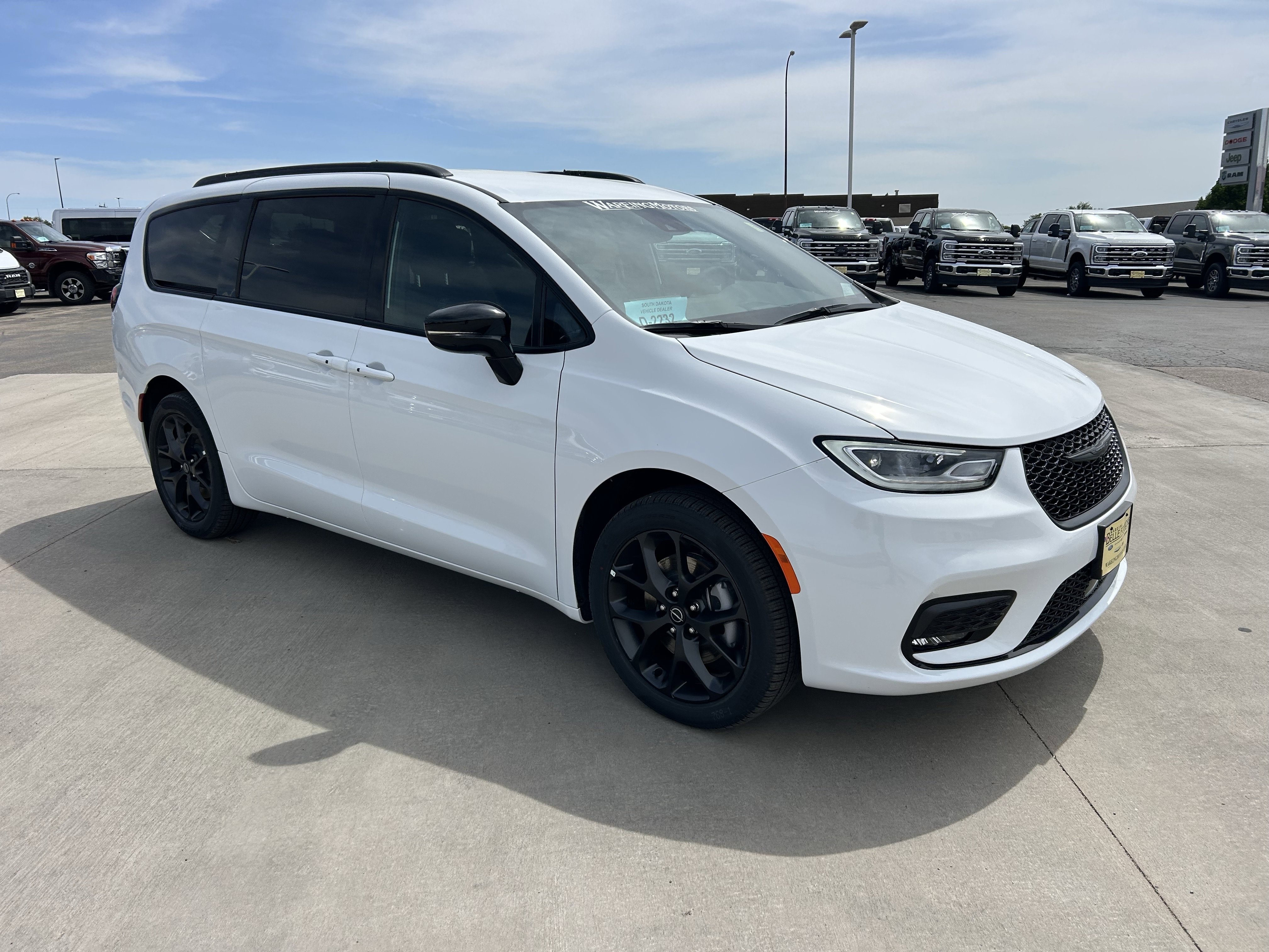 New 2026 Bright White Clearcoat Chrysler Select image 3