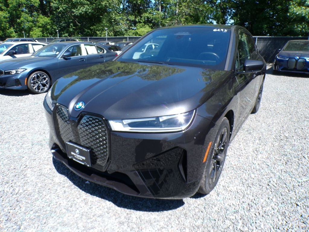 2023 BMW iX xDrive50's photo