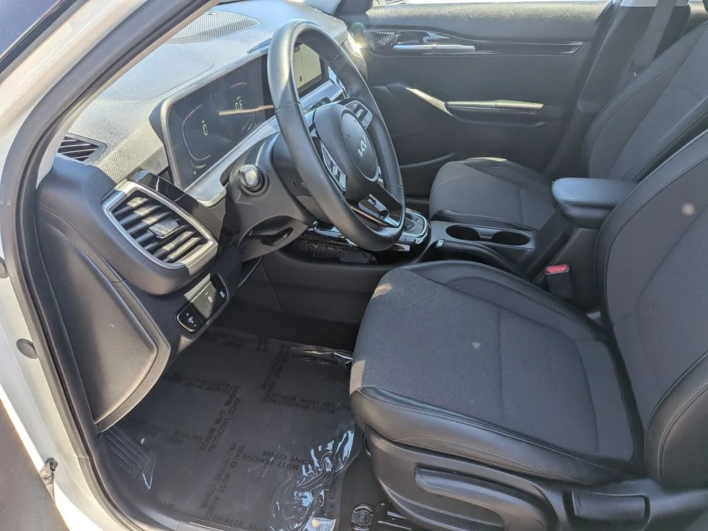 Used 2025 Snow White Pearl Kia S image 19