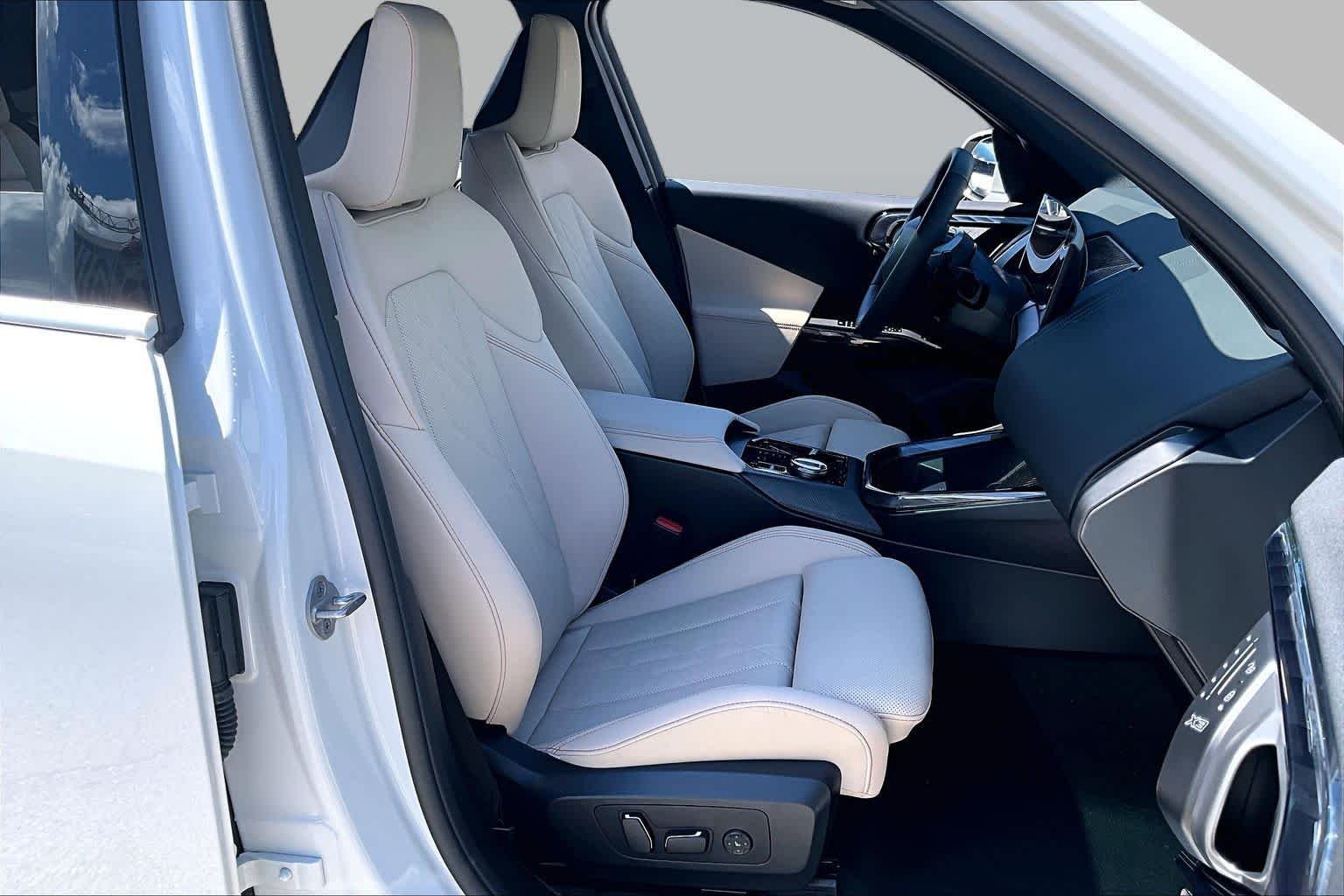 Used 2026 Alpine White BMW 30 xDrive image 8