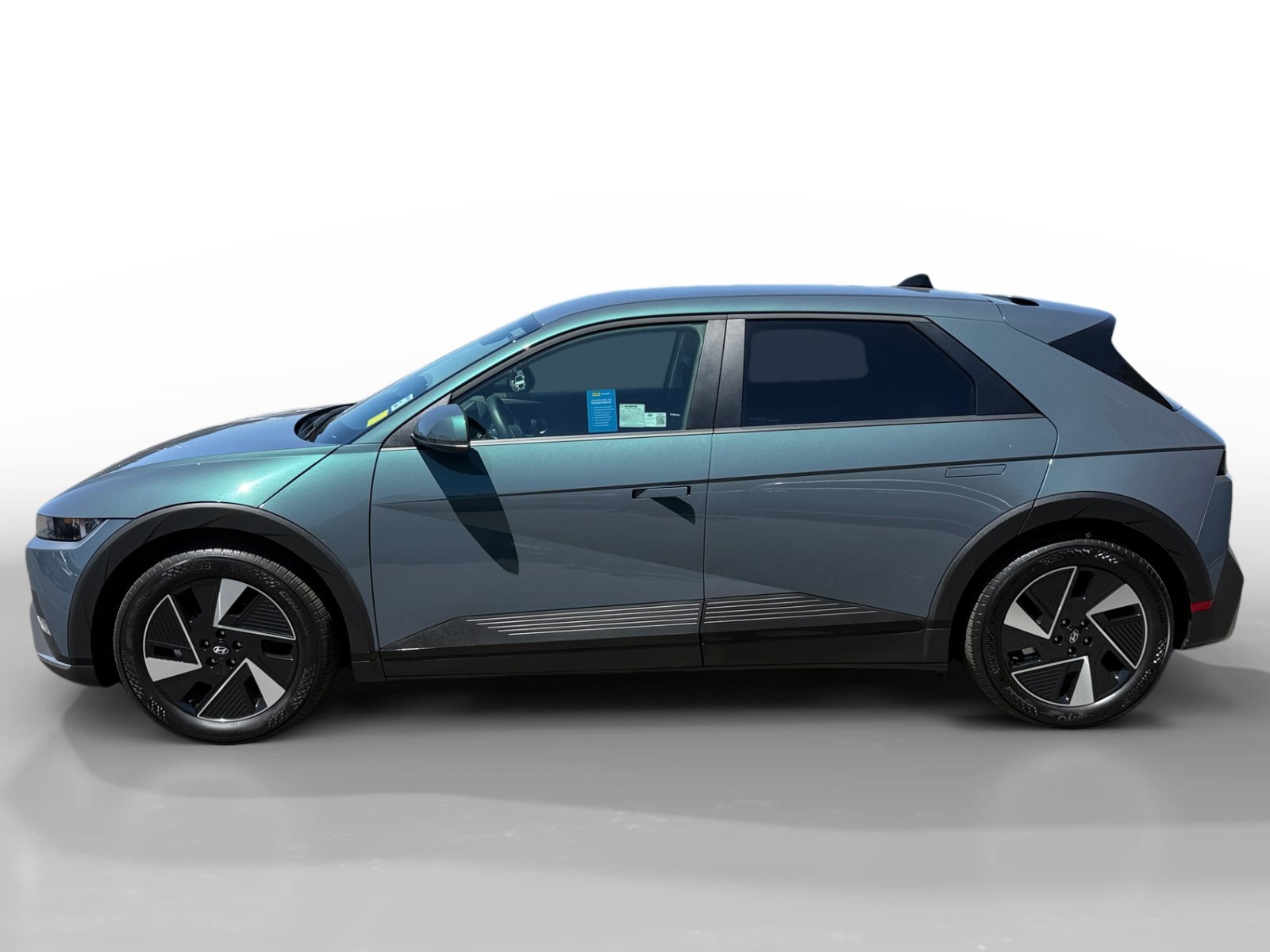 Certified Used 2025 Teal Hyundai SE image 2