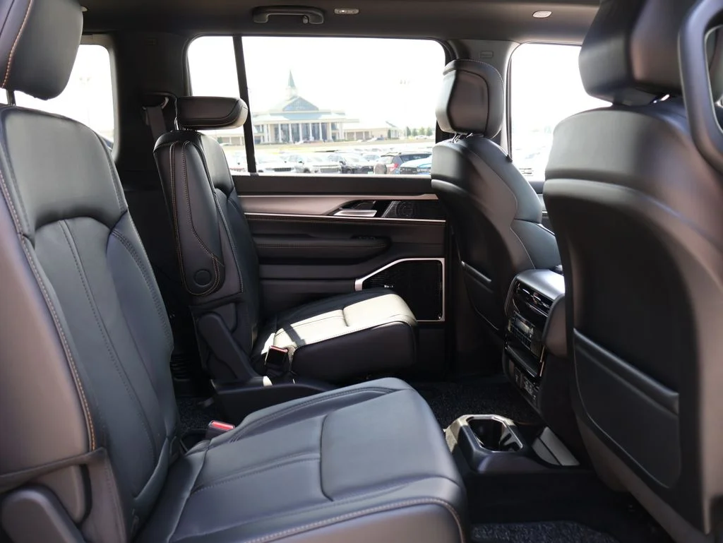 New 2026 Bright White Clear-Coat Exterior Paint Jeep 85th Anniversary Edition image 12