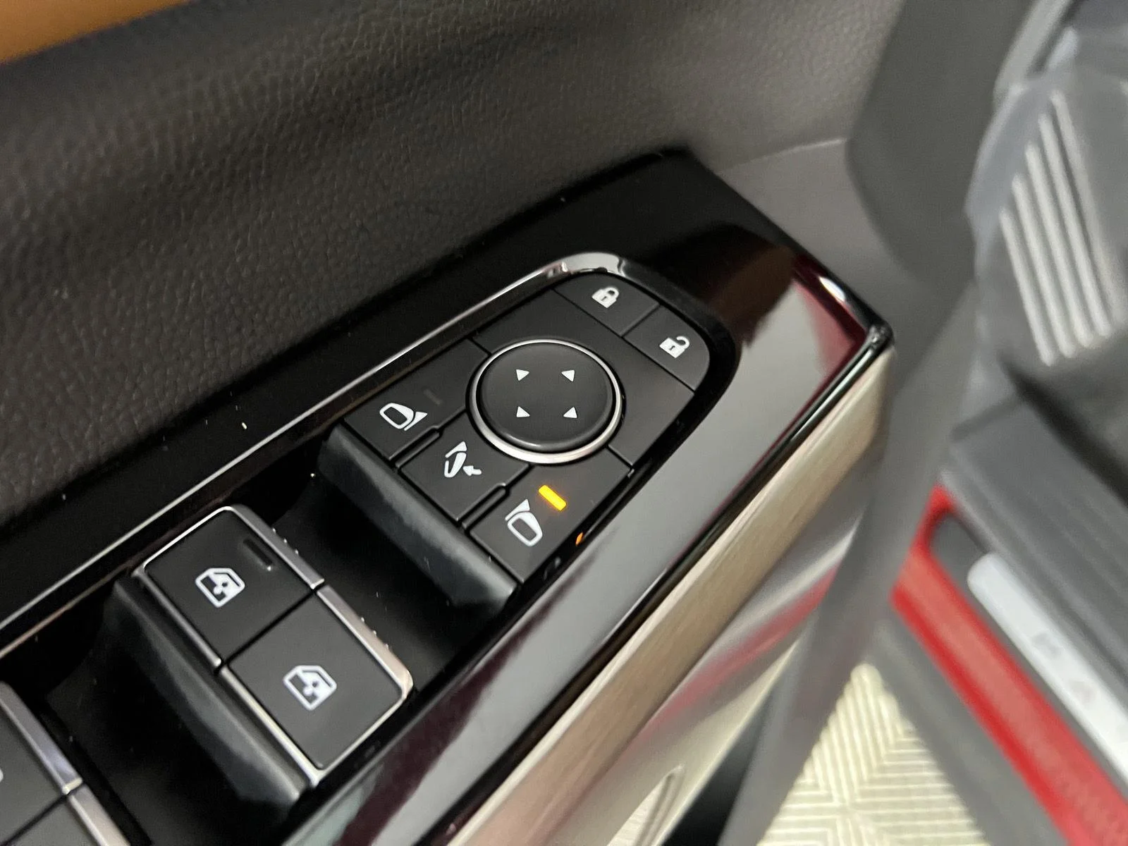 Used 2024 Scarlet Ember Nissan Platinum image 13