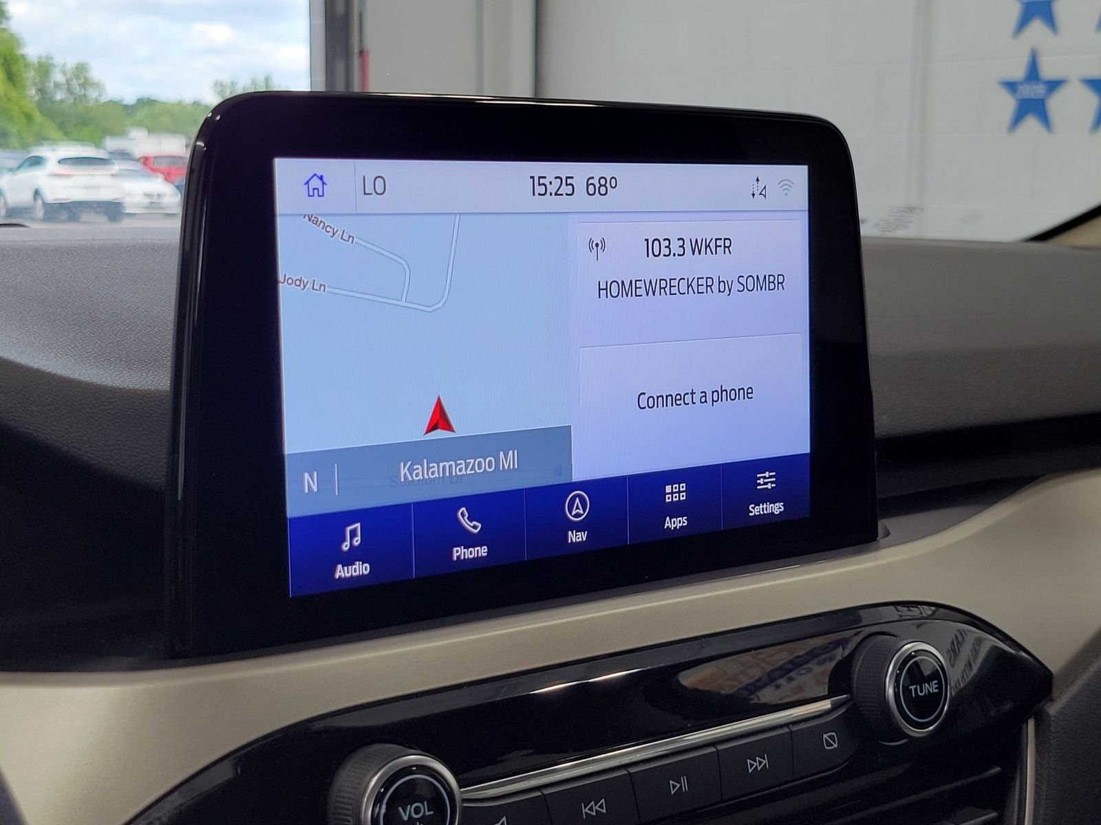Used 2020  Ford SE image 19