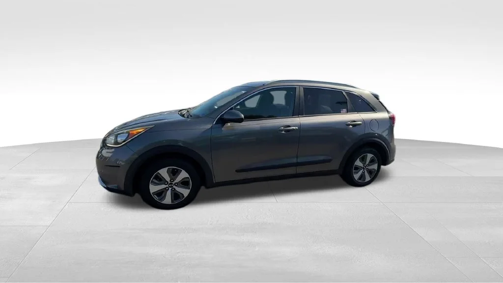 Used 2018 Gray Kia LX image 3