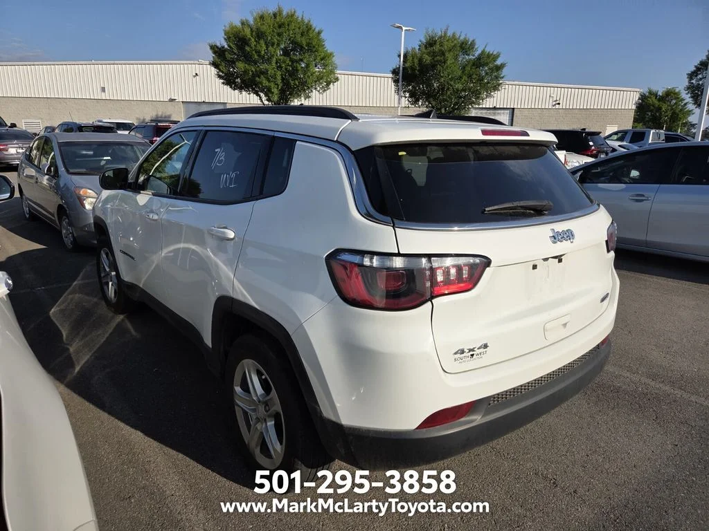 Used 2024 White Jeep Latitude image 10