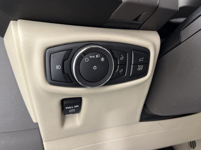 Used 2019 White Platinum Clearcoat Metallic Lincoln Select image 27