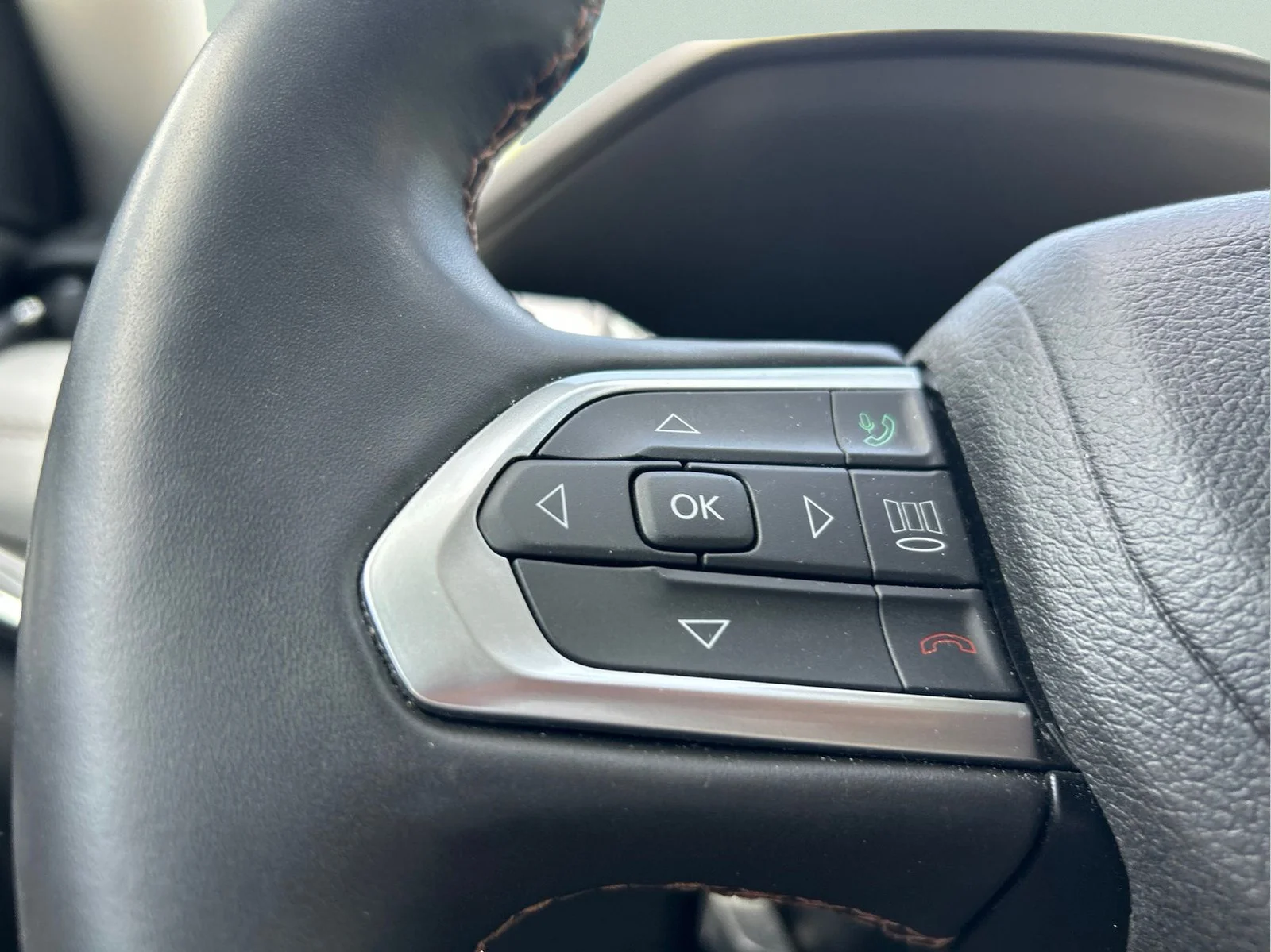 Used 2022 Crystal Metallic Jeep Limited image 14