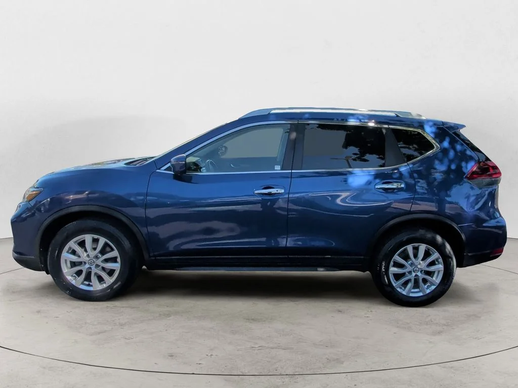 Used 2018 Blue Nissan SV image 2