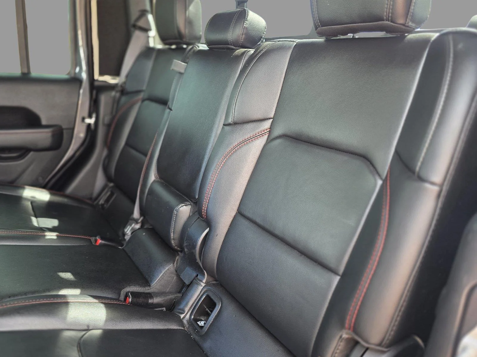 Used 2022 Granite Crystal Metallic Clearcoat Jeep Rubicon image 28