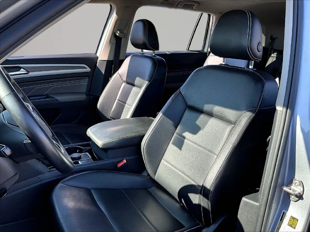 Used 2021 Pyrite Silver Metallic Volkswagen SEL image 22