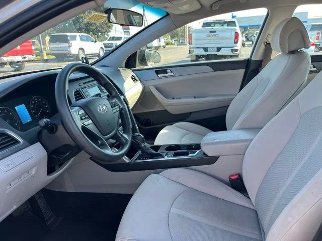 Used 2017 Gray Hyundai Base image 7