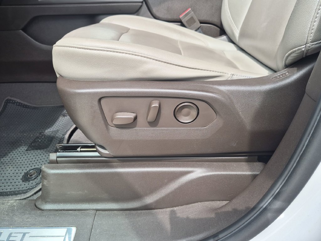 Used 2022 SUMMIT WHITE Chevrolet Z71 image 18