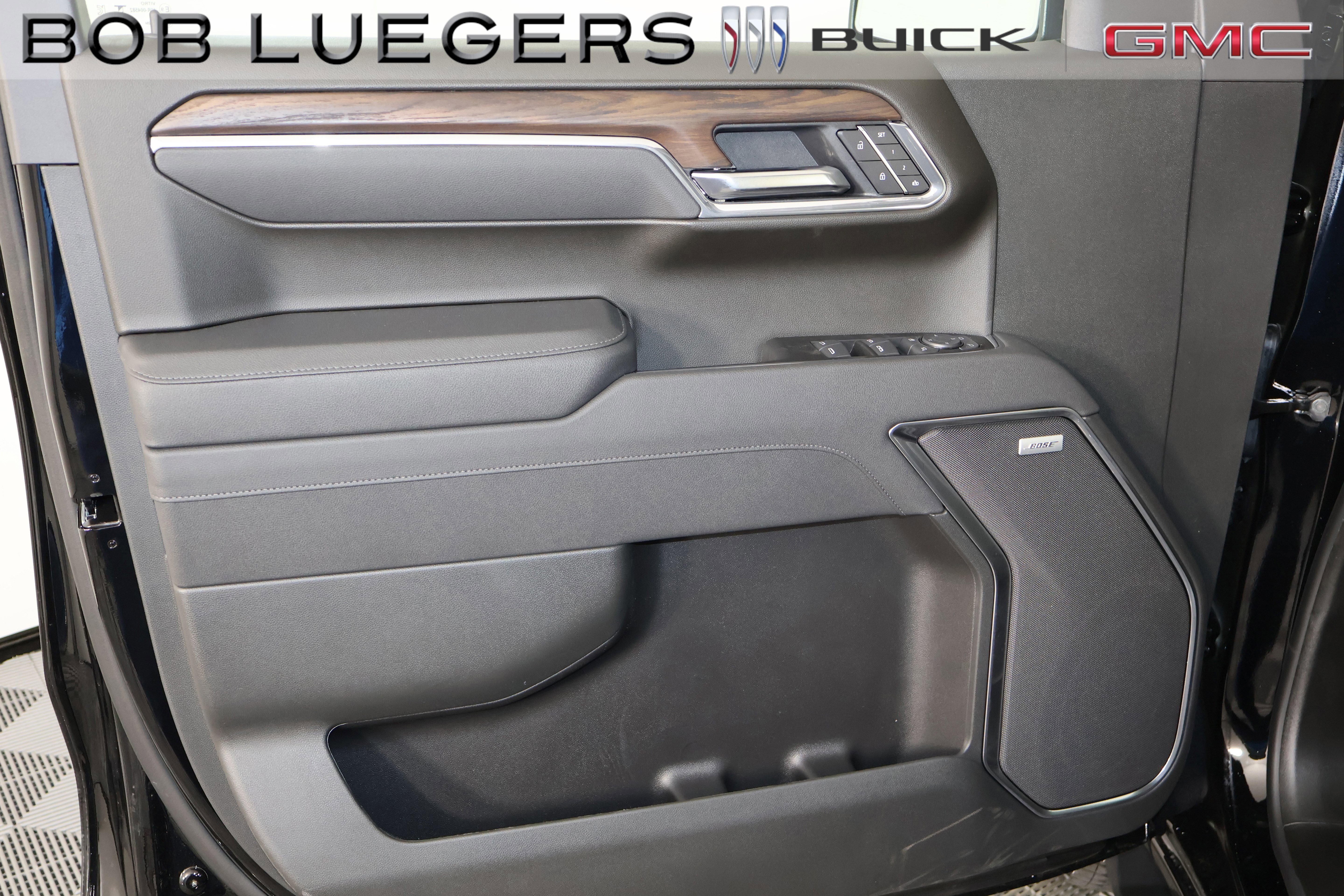 2026 GMC Sierra 1500 SLT - Photo 9
