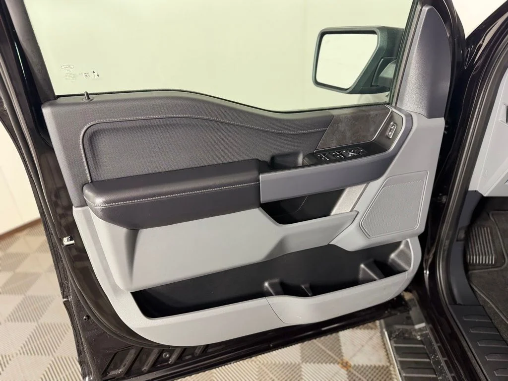Used 2025 Black Metallic Ford XLT image 12