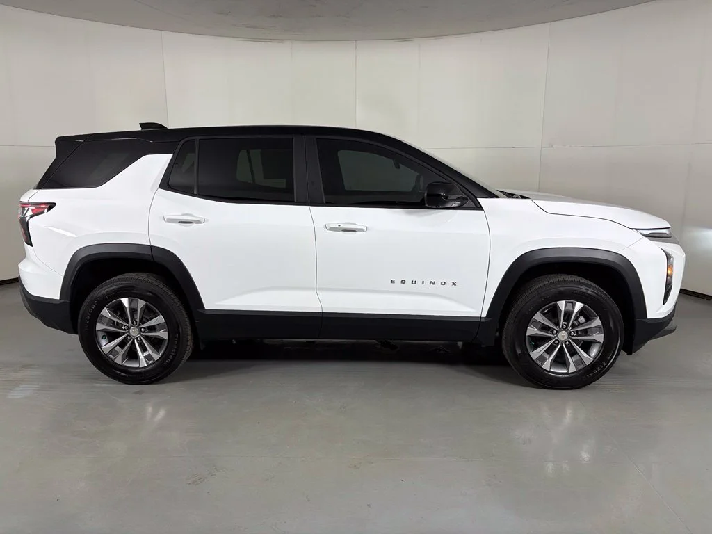New 2027 Summit White Chevrolet LT image 11