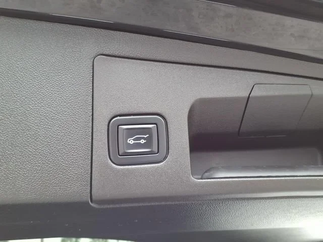 Used 2022 STELLAR BLACK METALLIC Cadillac AWD Sport image 5
