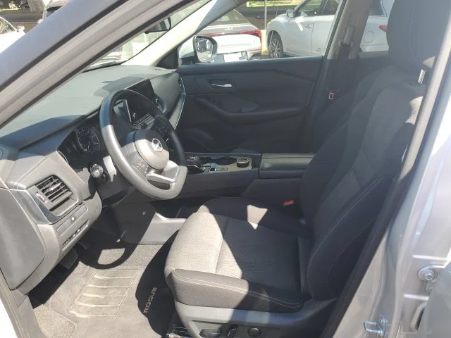 Used 2024 Silver Nissan SV image 11